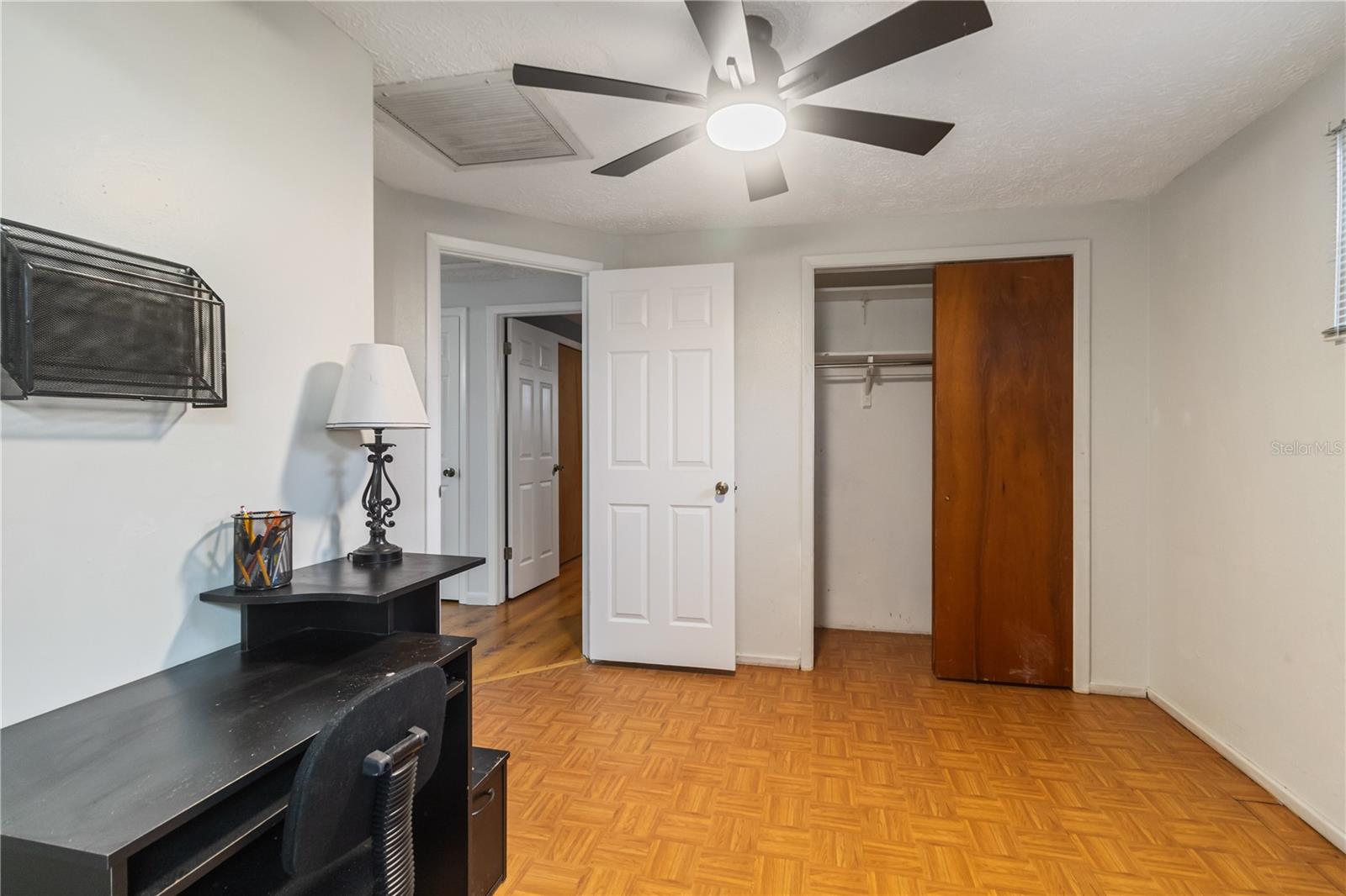 Listing photo id 15 for 4318 Mesa Drive