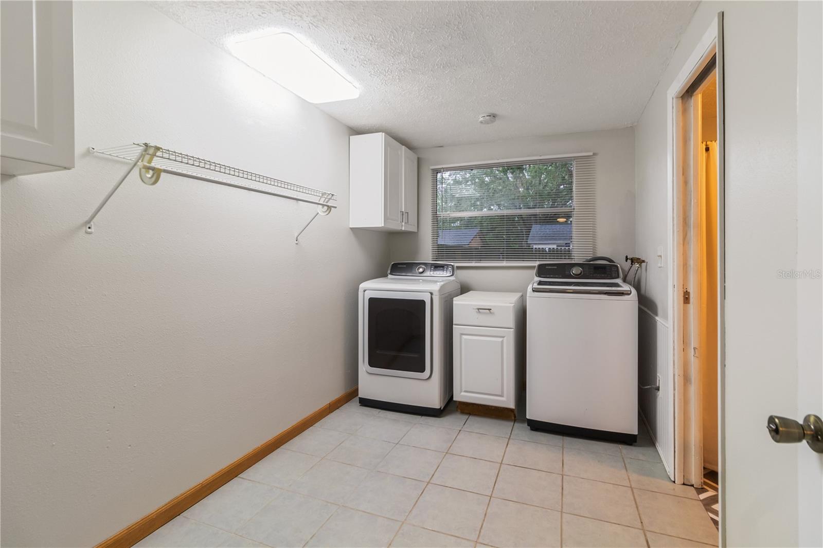 Listing photo id 16 for 4318 Mesa Drive