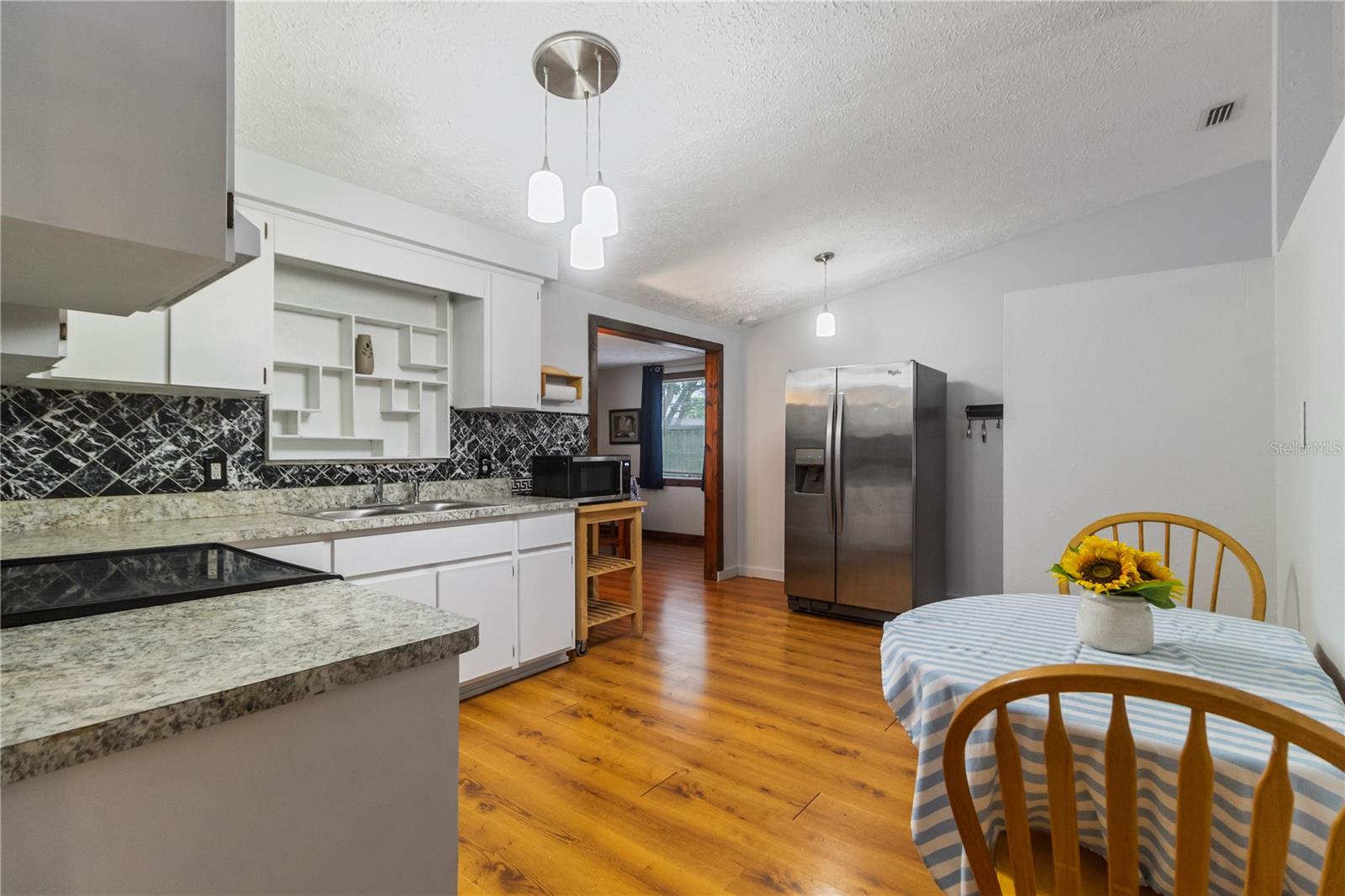 Listing photo id 6 for 4318 Mesa Drive