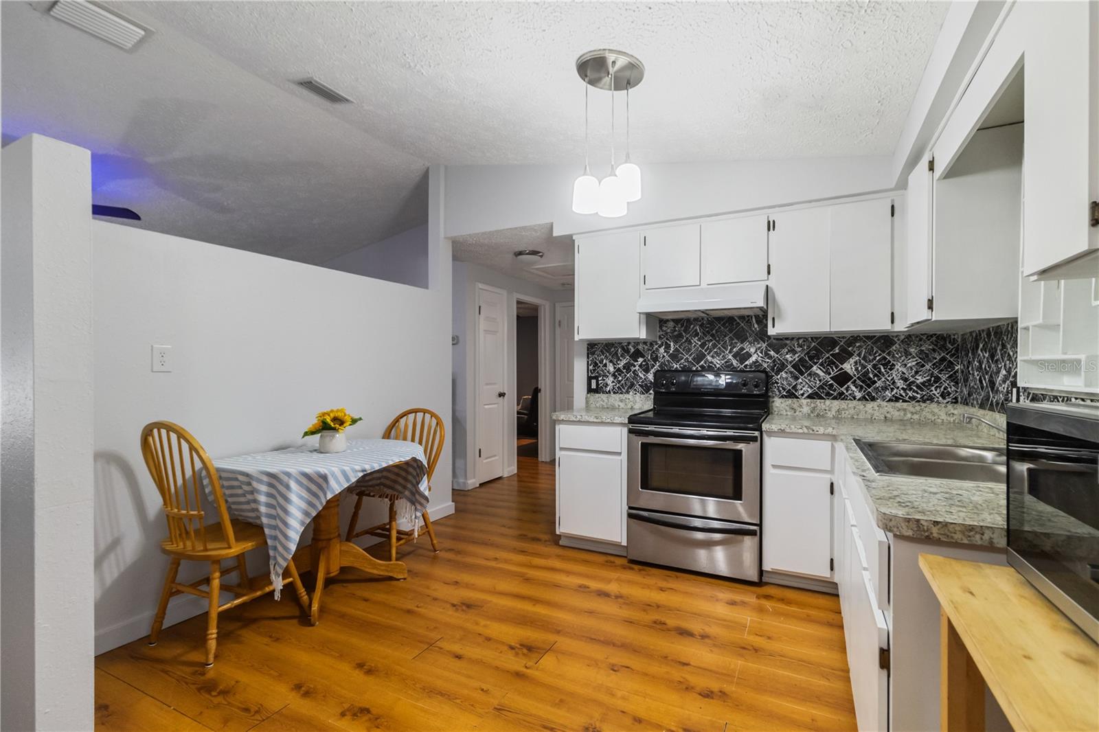 Listing photo id 7 for 4318 Mesa Drive
