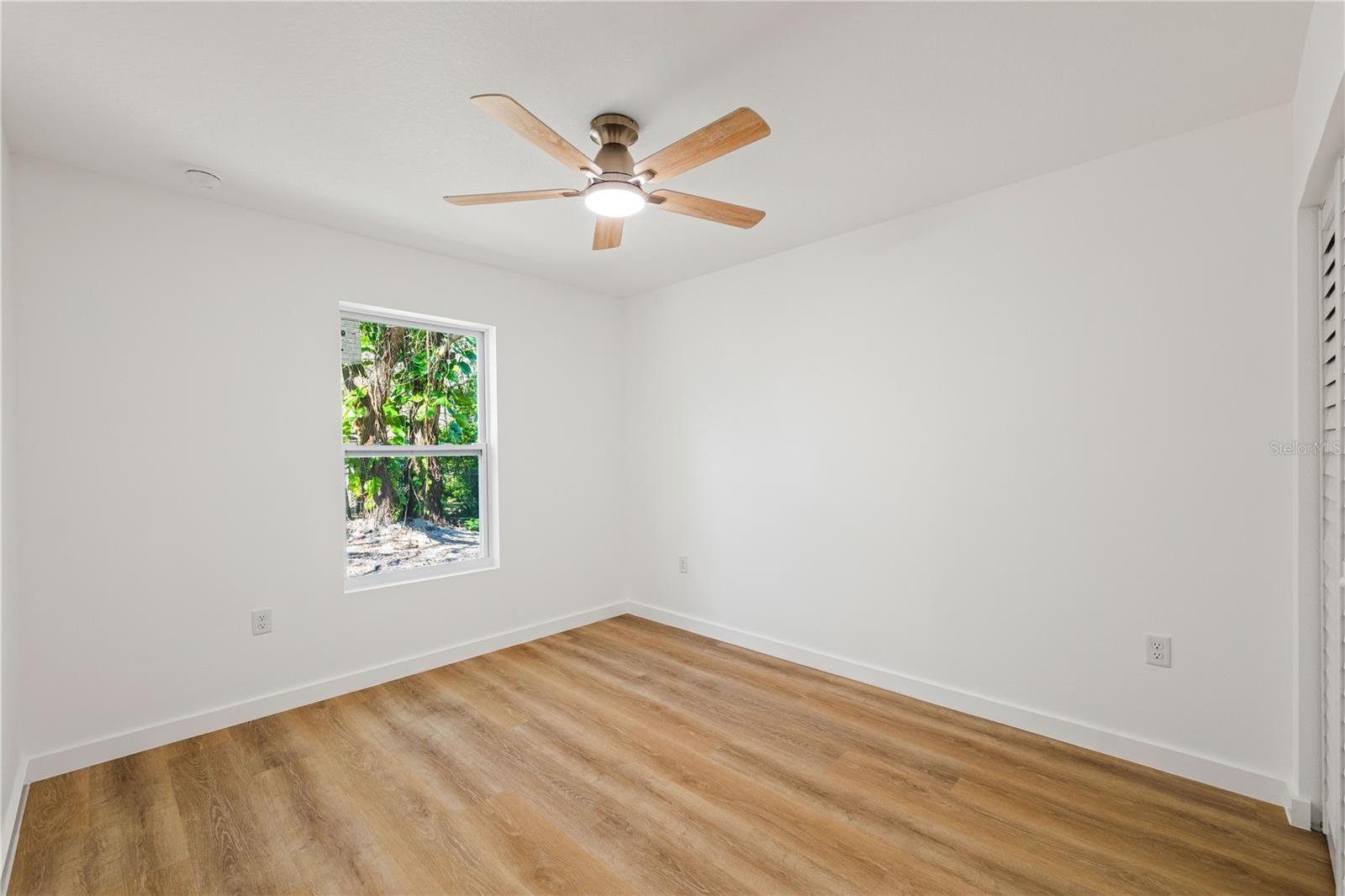 Image 11 of 34 For 10219 Huntley Street