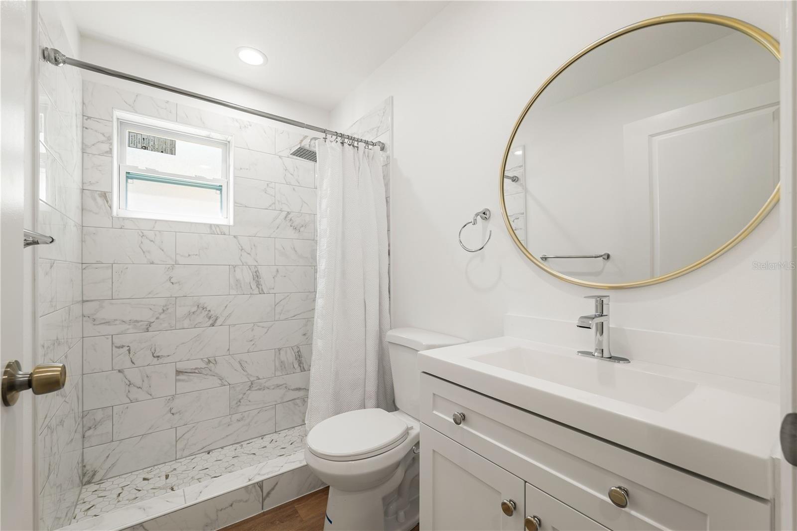 Image 12 of 34 For 10219 Huntley Street