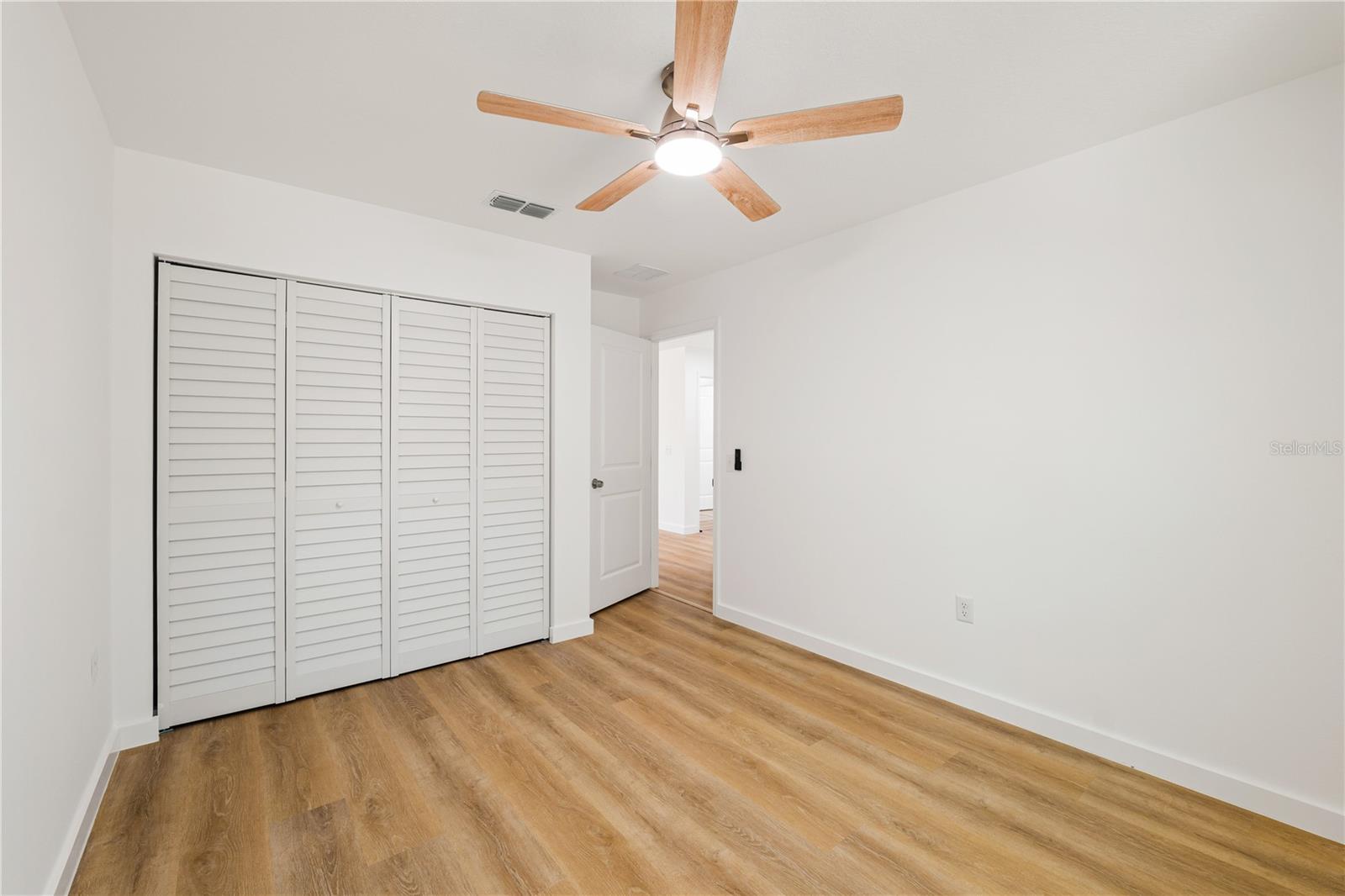 Image 13 of 34 For 10219 Huntley Street