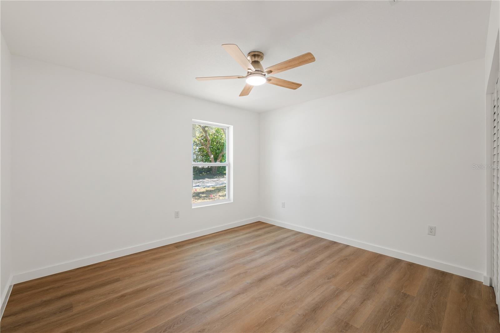 Image 14 of 34 For 10219 Huntley Street
