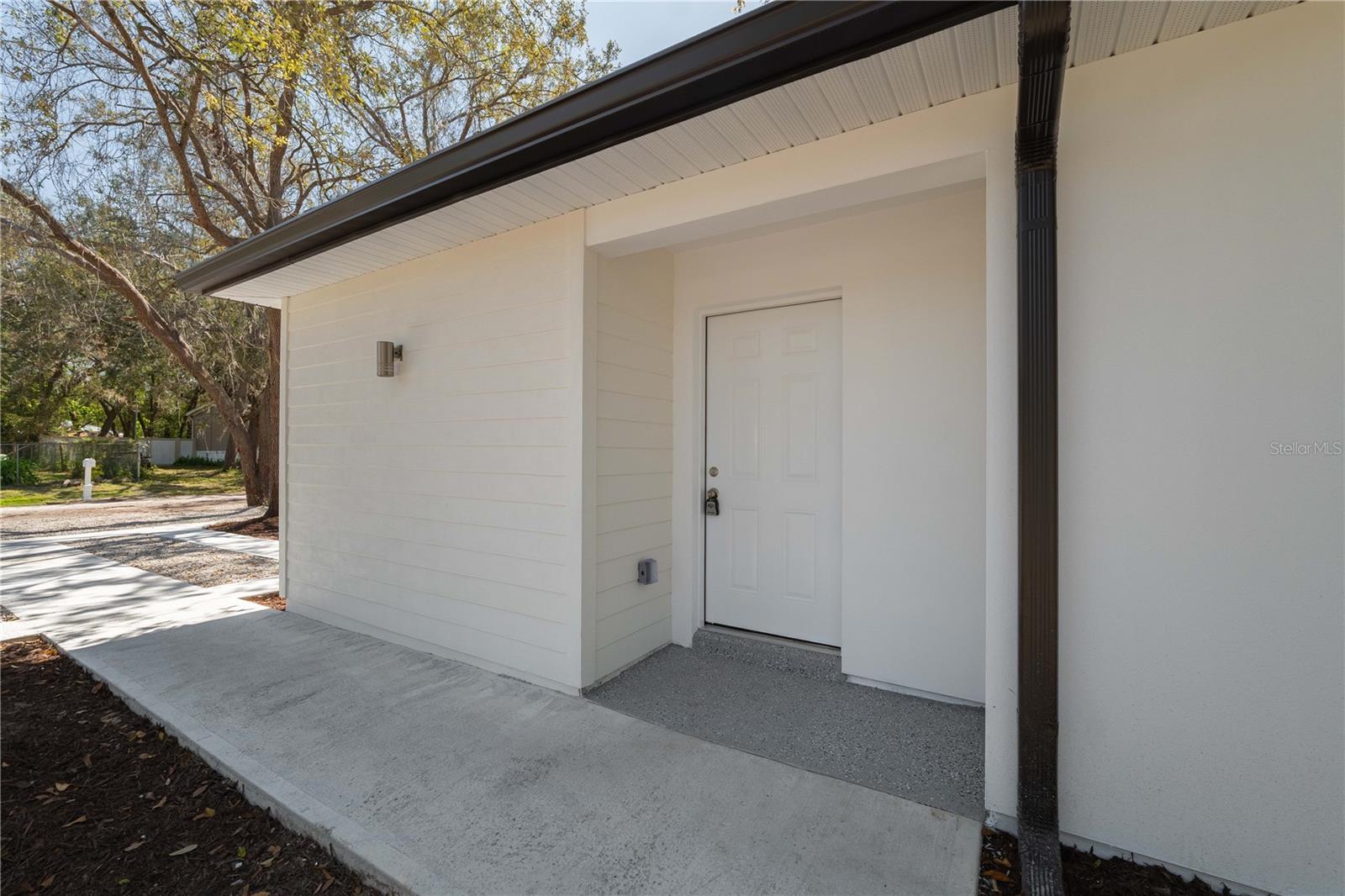 Image 18 of 34 For 10219 Huntley Street