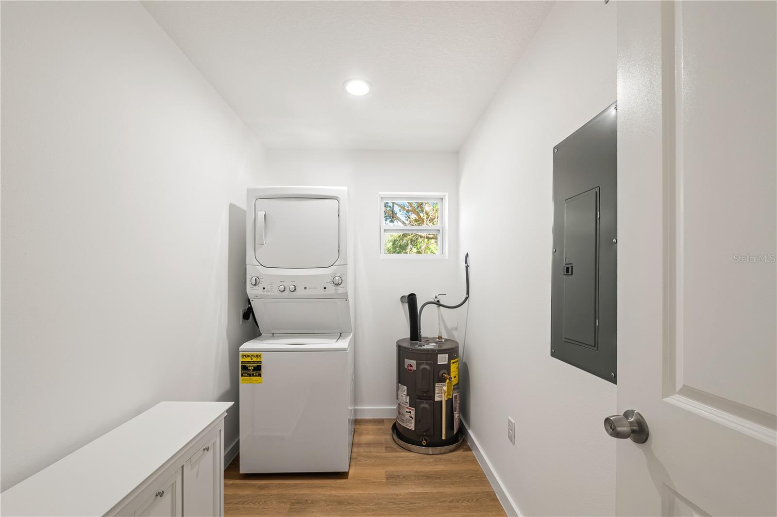 Image 7 of 34 For 10219 Huntley Street