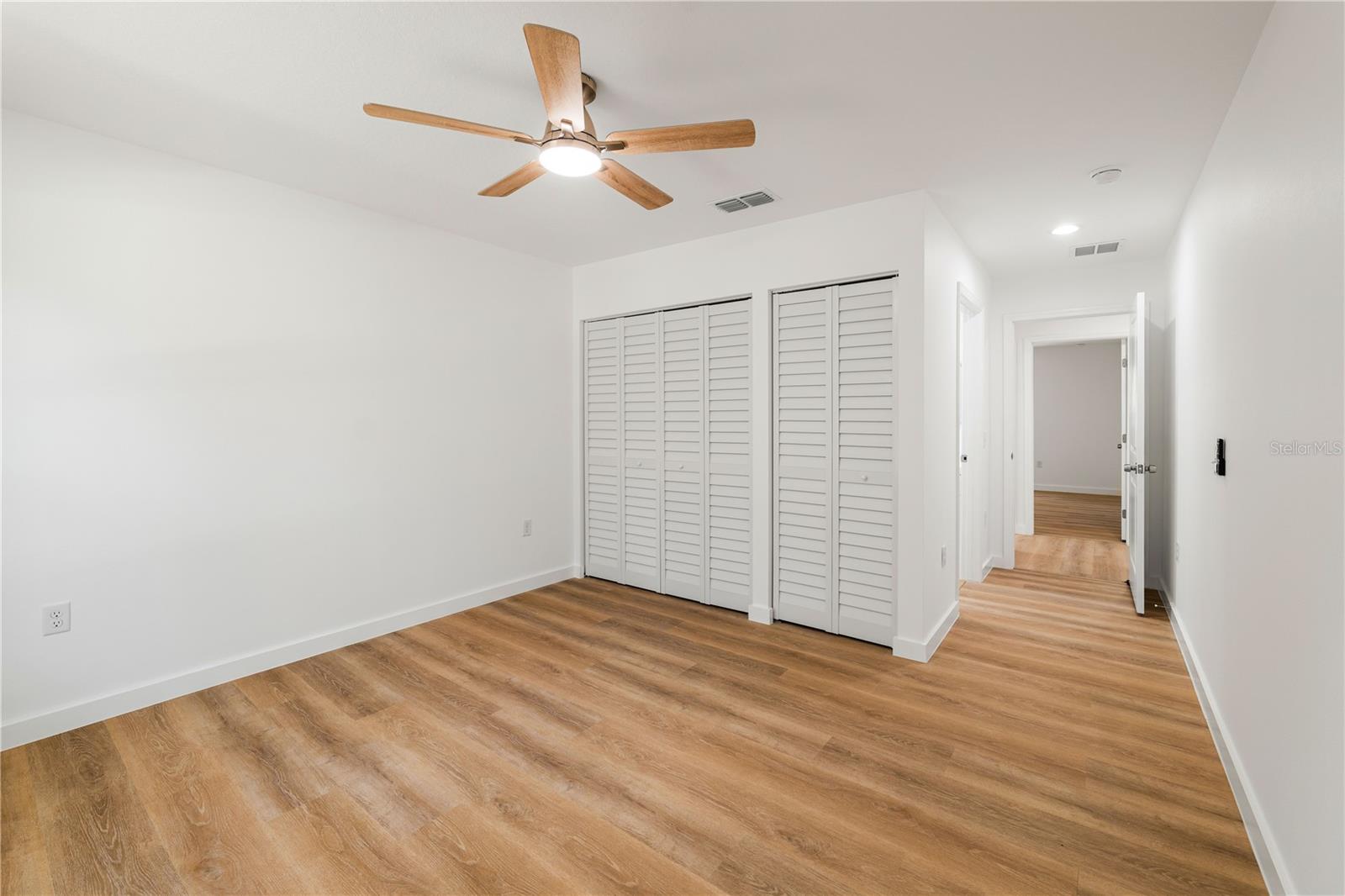 Image 8 of 34 For 10219 Huntley Street