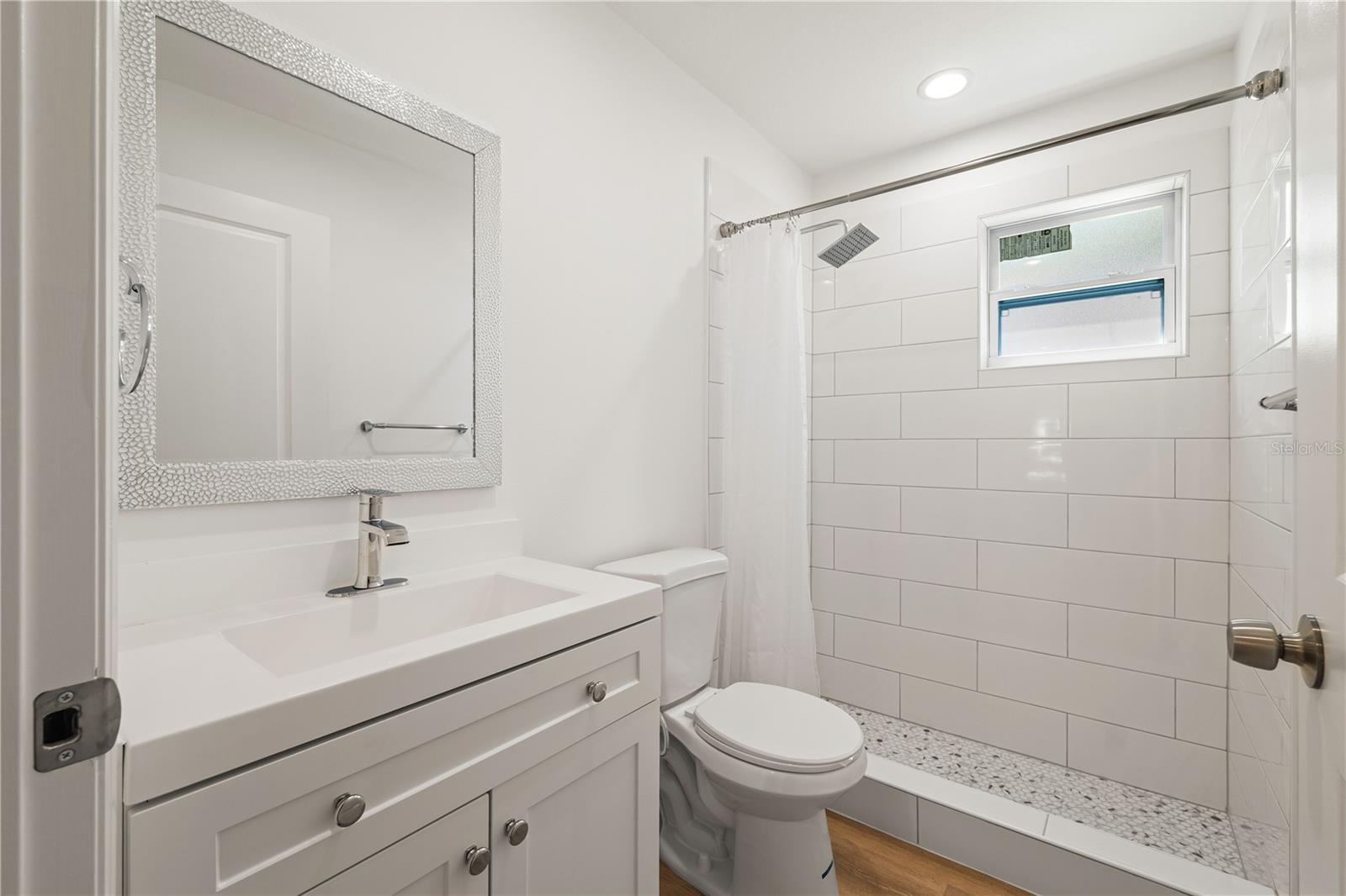 Image 9 of 34 For 10219 Huntley Street