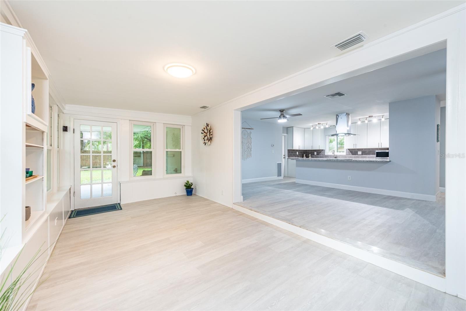 Image 10 of 34 For 5625 Atlantic Avenue N