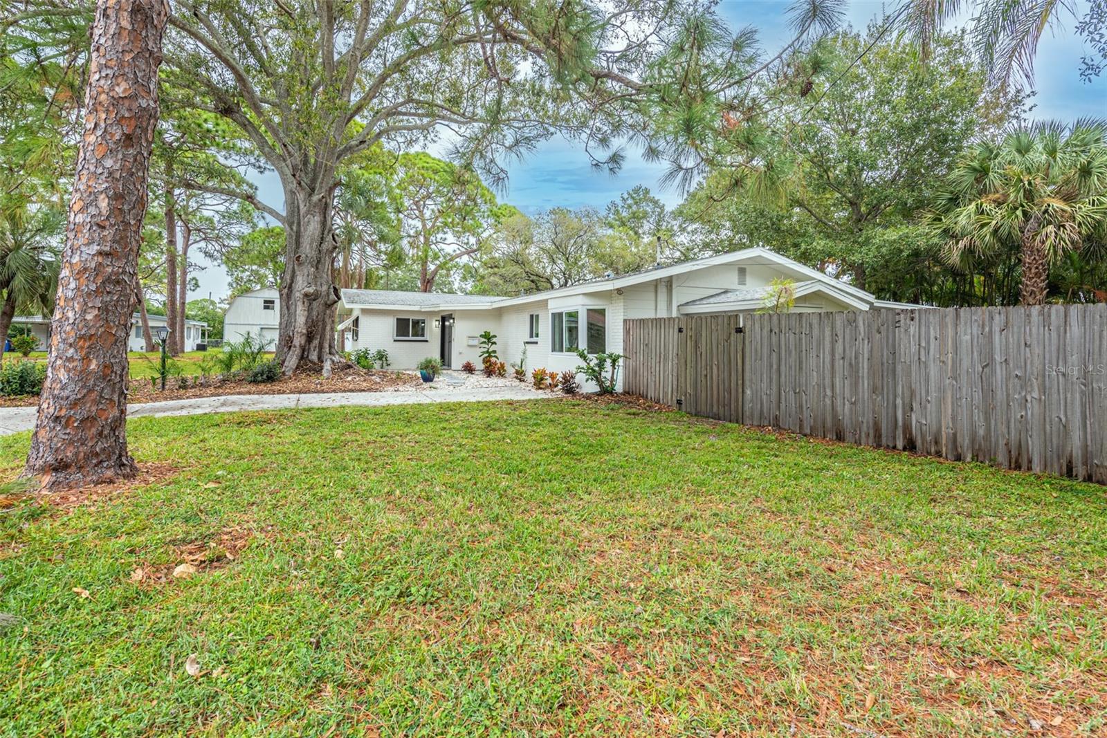 Image 6 of 34 For 5625 Atlantic Avenue N