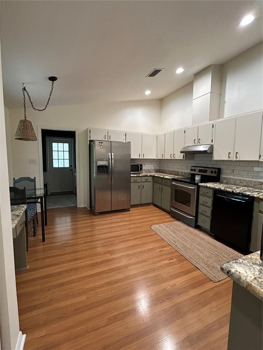 Image 16 of 59 For 17631 Grove View Drive