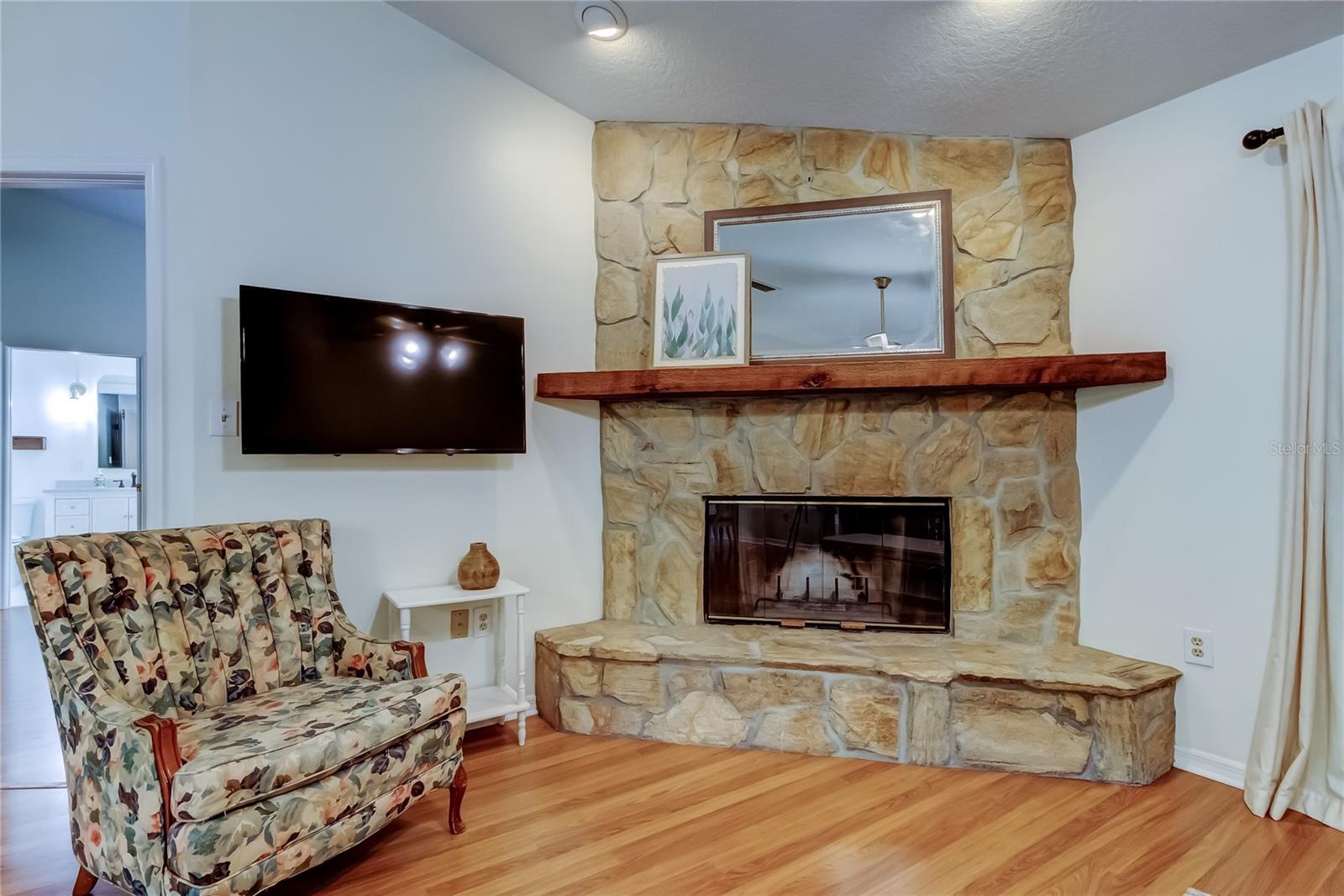 Image 21 of 59 For 17631 Grove View Drive