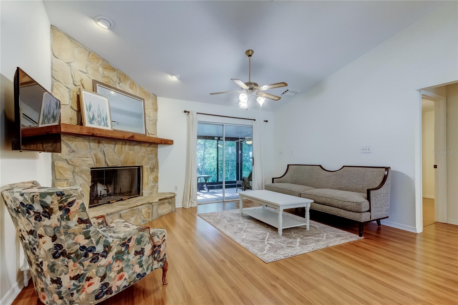 Image 4 of 59 For 17631 Grove View Drive