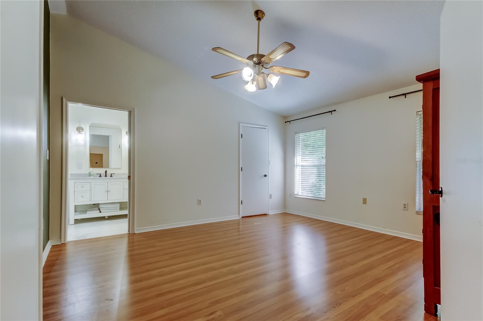 Image 5 of 59 For 17631 Grove View Drive
