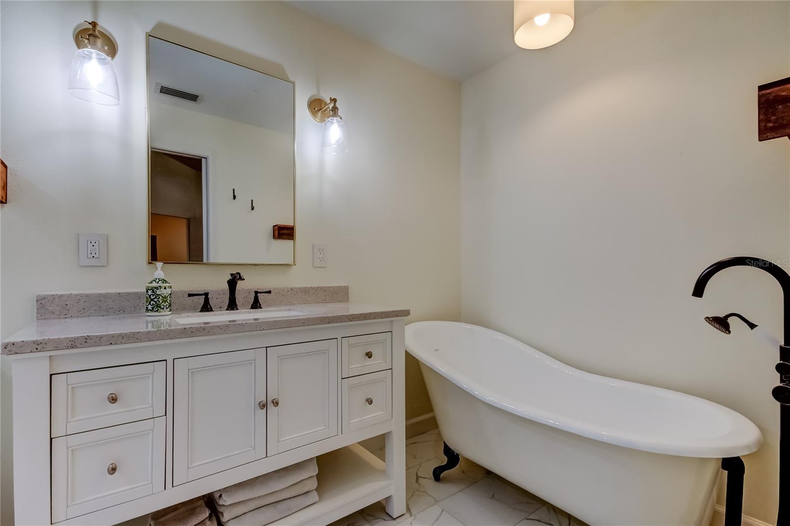 Image 6 of 59 For 17631 Grove View Drive