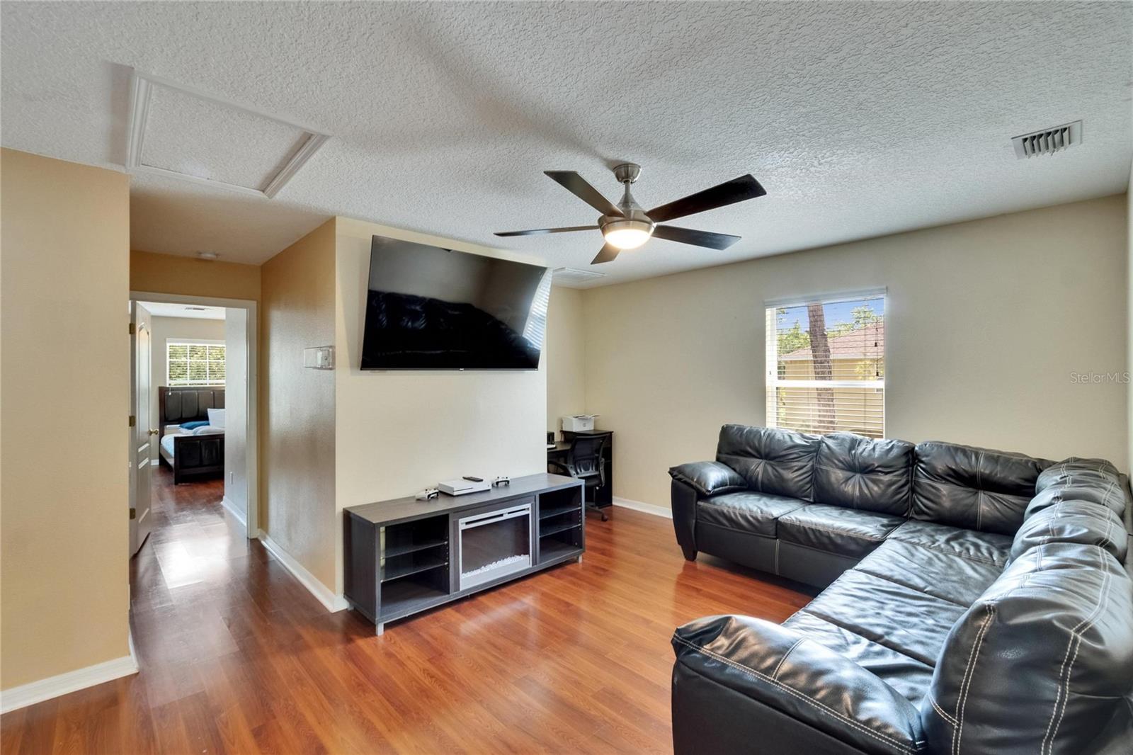 Image 21 of 51 For 10606 Shady Falls Court