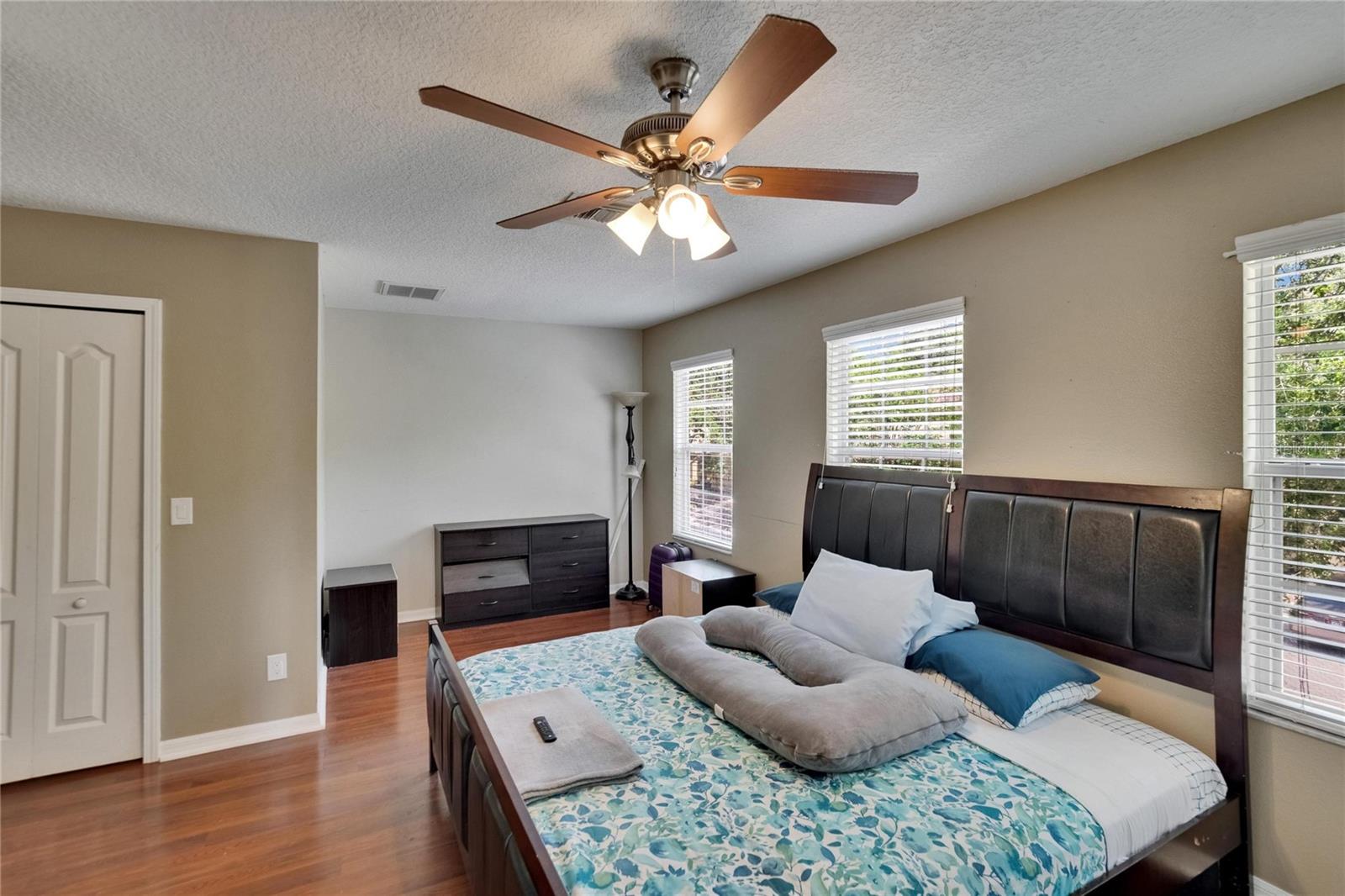 Image 40 of 51 For 10606 Shady Falls Court