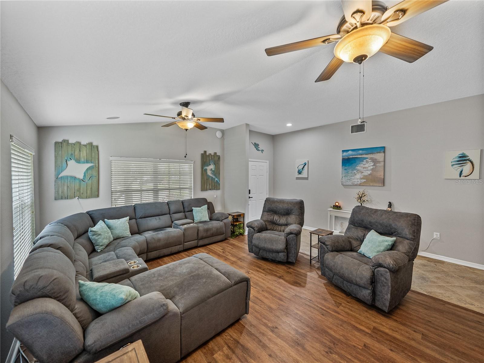 Listing photo id 8 for 1701 Bonita Bluff Court