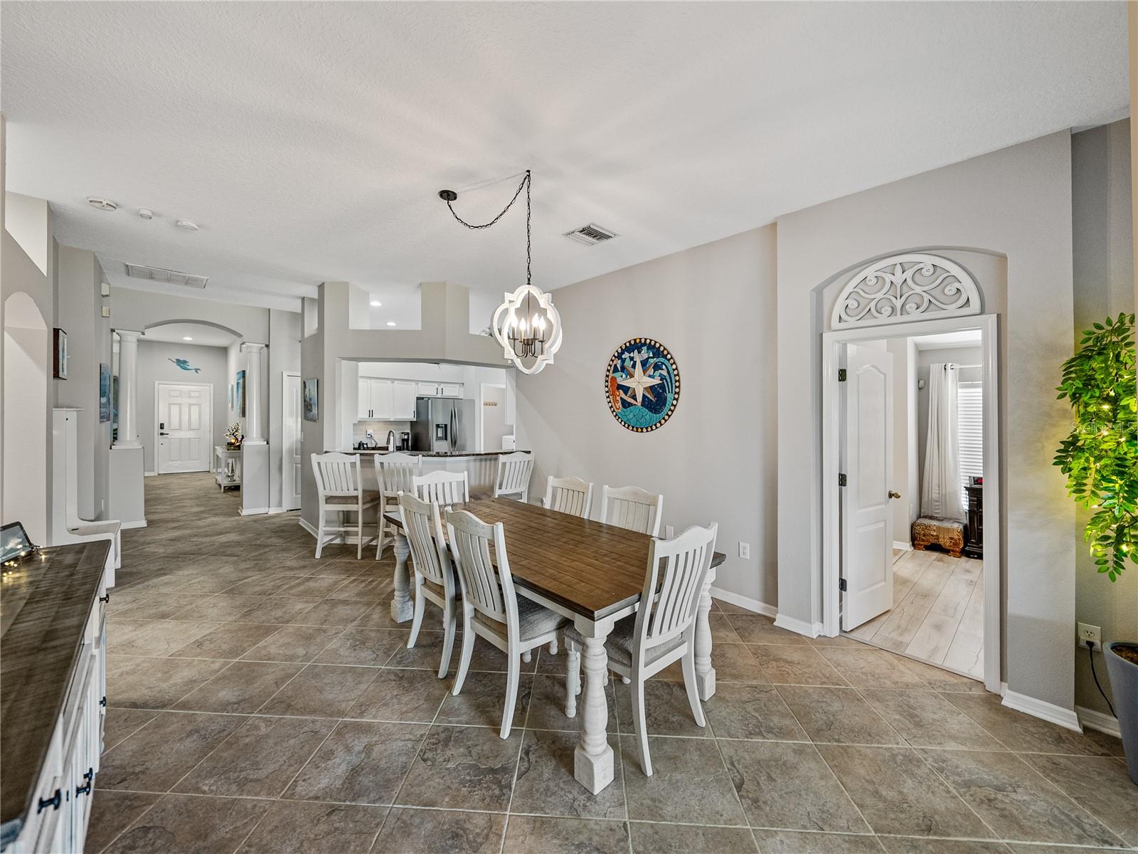 Listing photo id 11 for 1701 Bonita Bluff Court