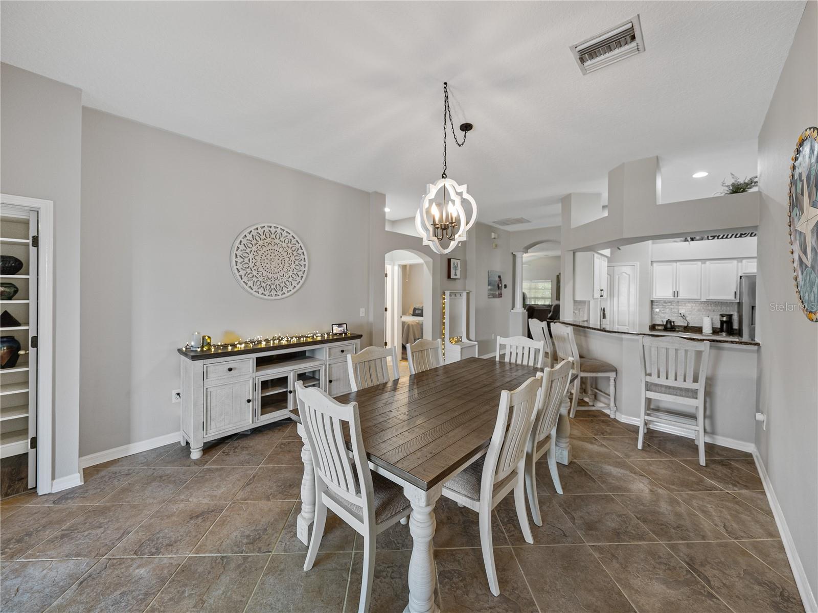 Listing photo id 12 for 1701 Bonita Bluff Court