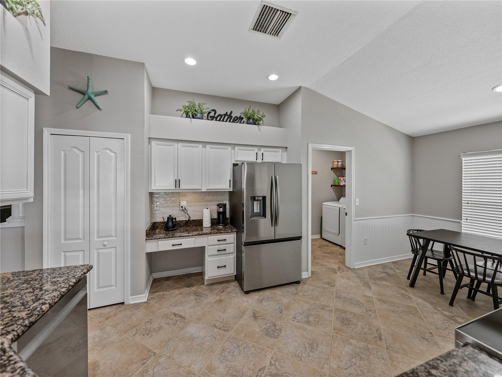 Listing photo id 15 for 1701 Bonita Bluff Court