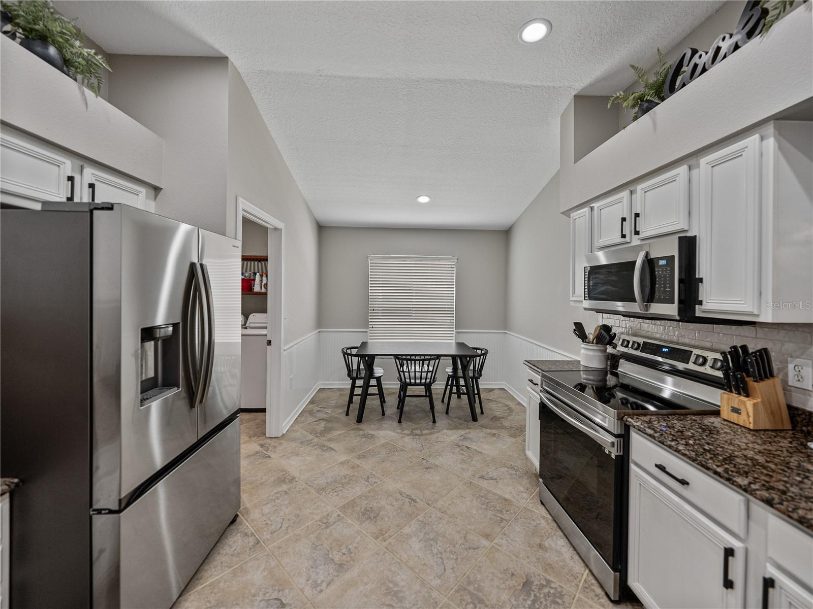 Listing photo id 16 for 1701 Bonita Bluff Court