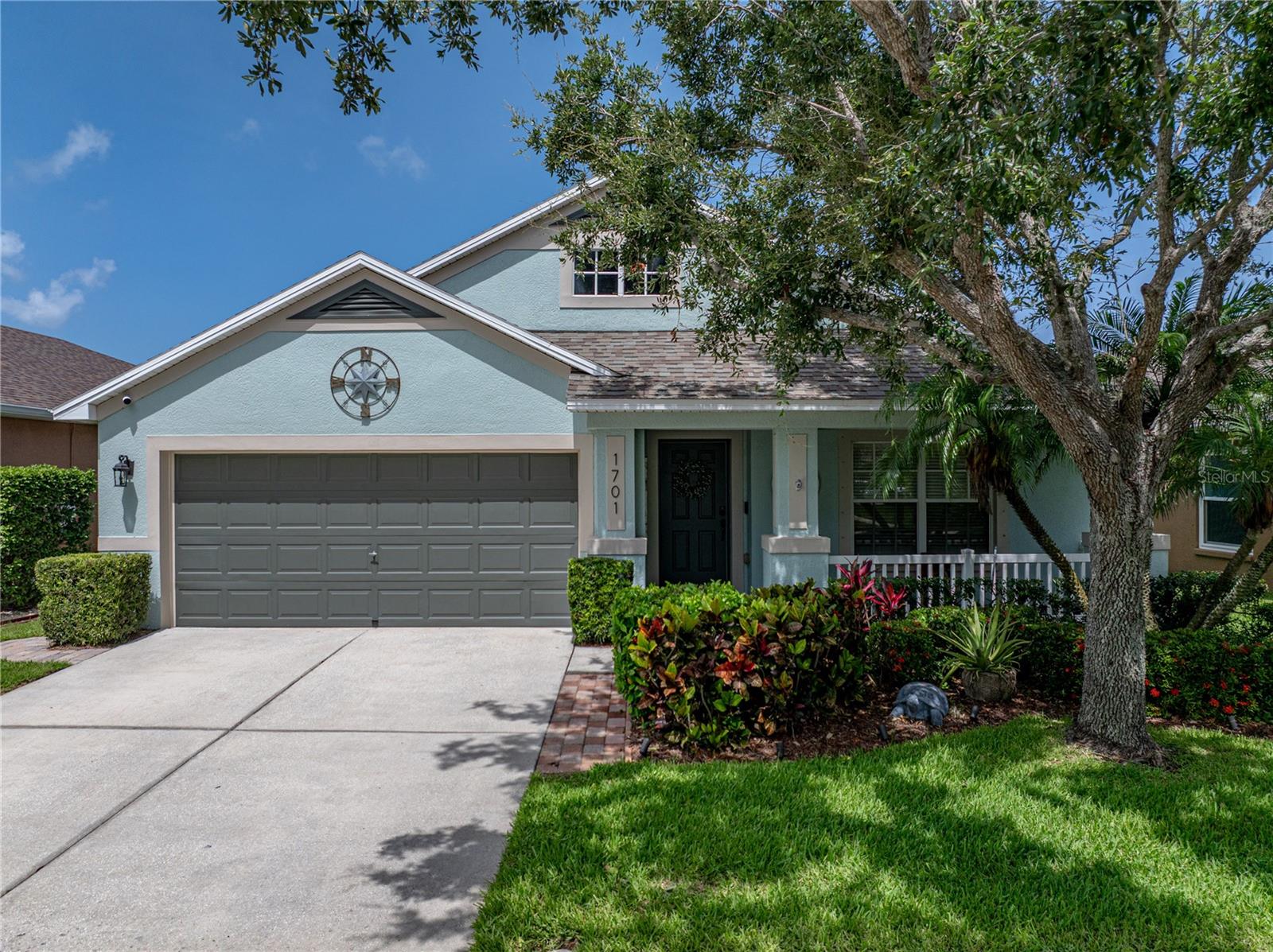 Listing photo id 0 for 1701 Bonita Bluff Court