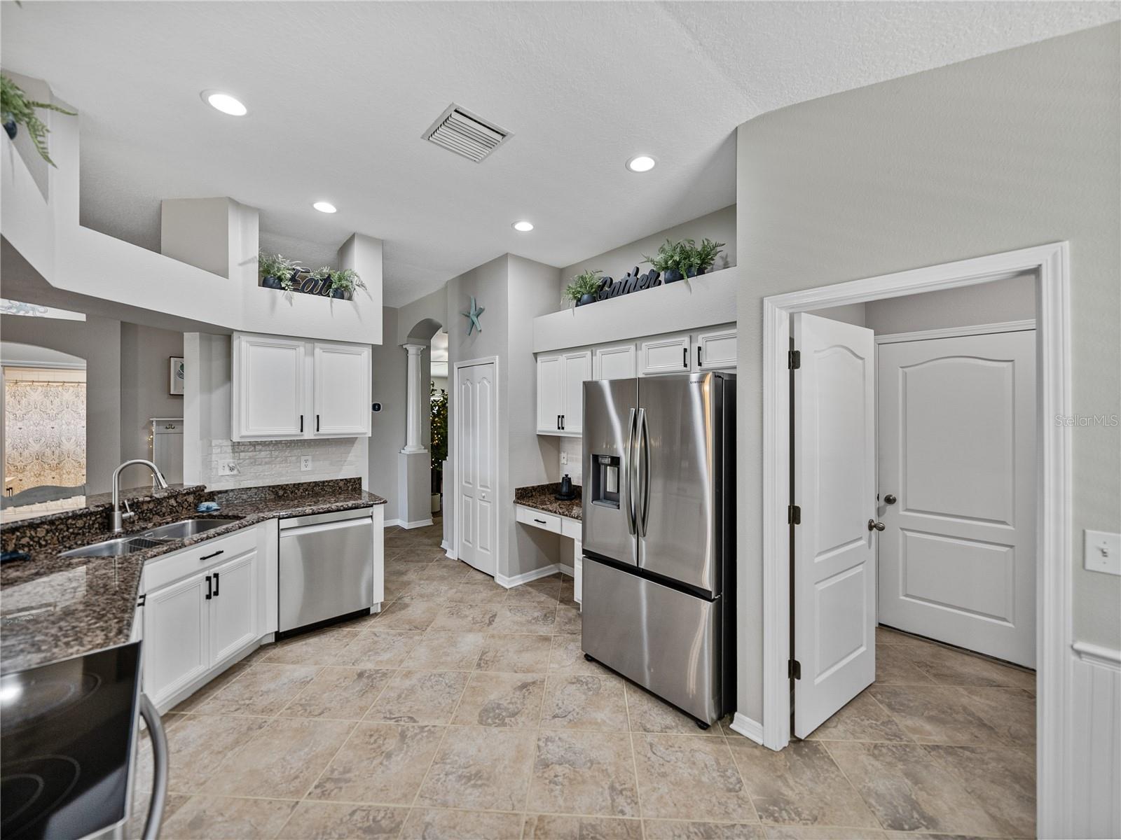 Listing photo id 19 for 1701 Bonita Bluff Court