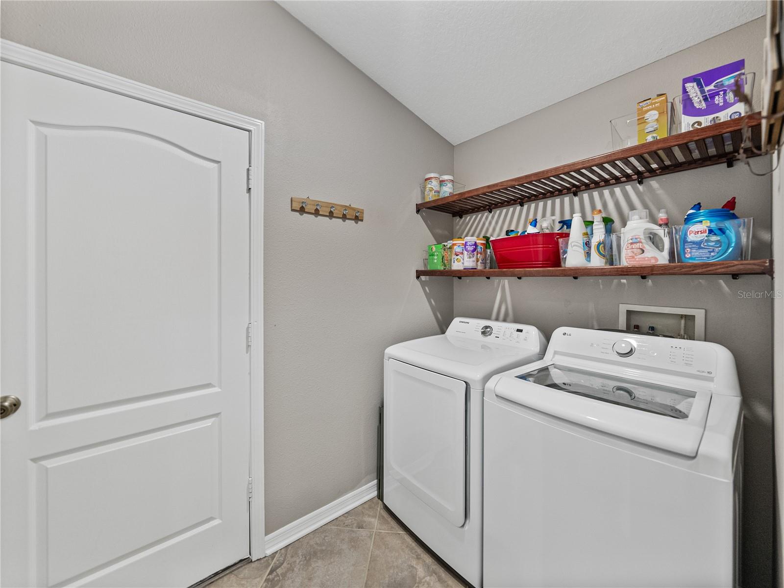 Listing photo id 21 for 1701 Bonita Bluff Court