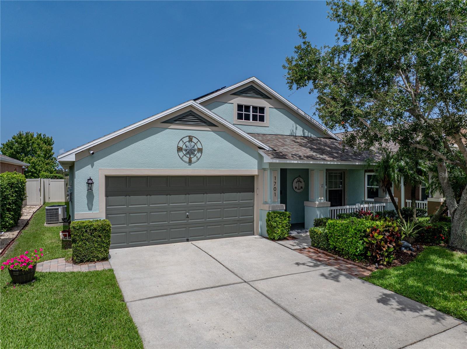 Listing photo id 1 for 1701 Bonita Bluff Court