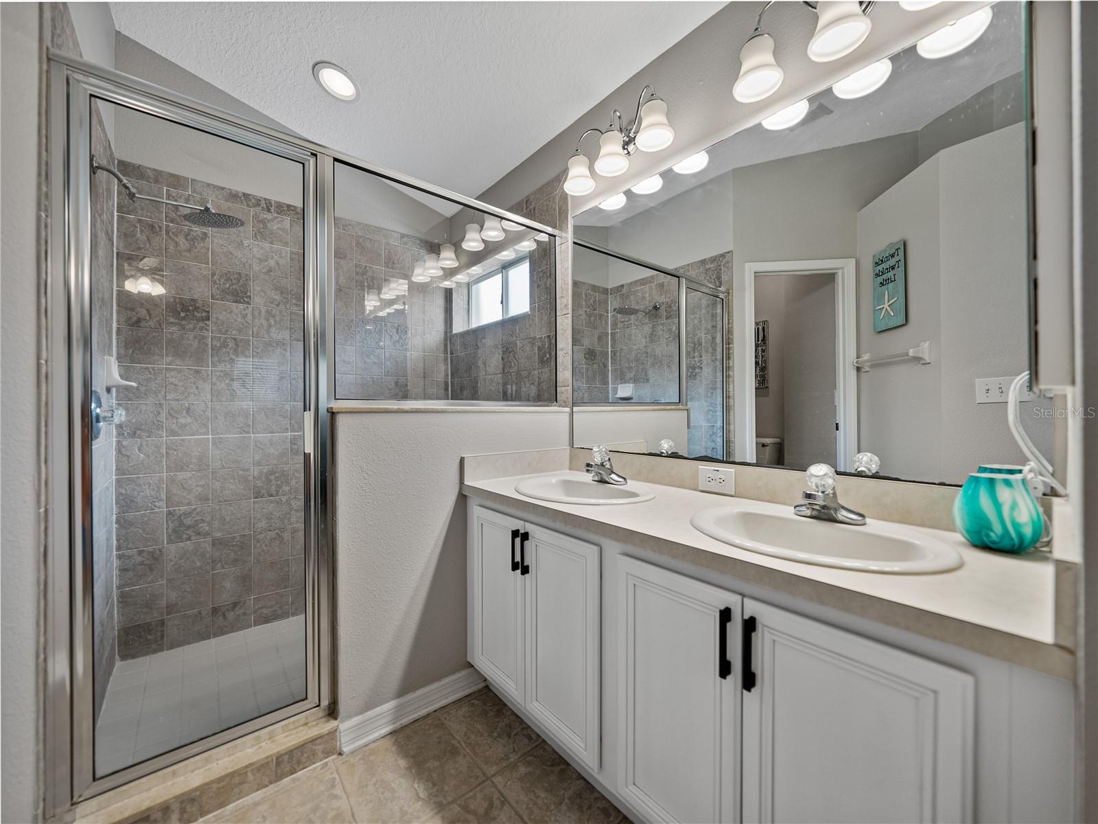 Listing photo id 34 for 1701 Bonita Bluff Court