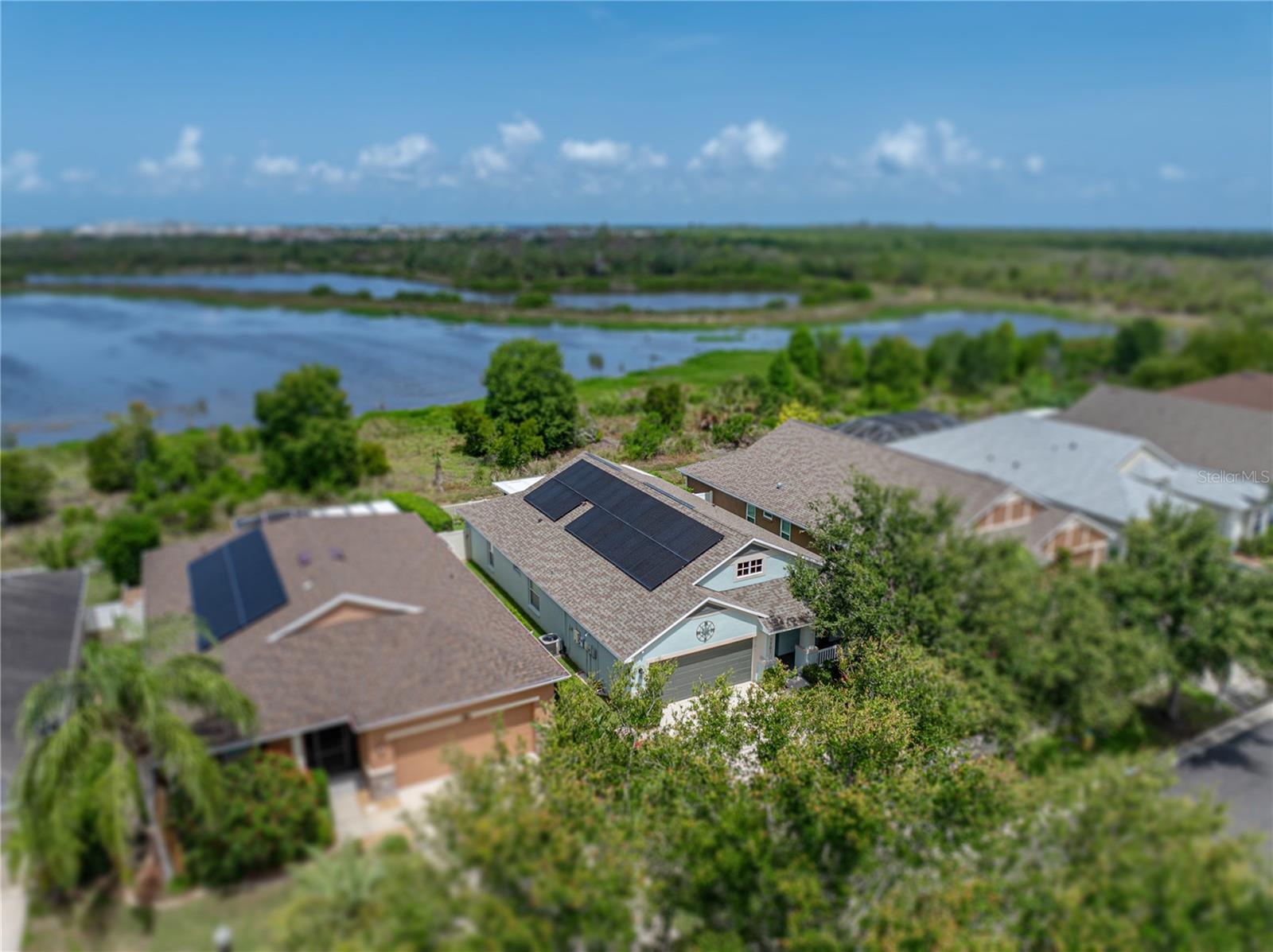 Listing photo id 2 for 1701 Bonita Bluff Court