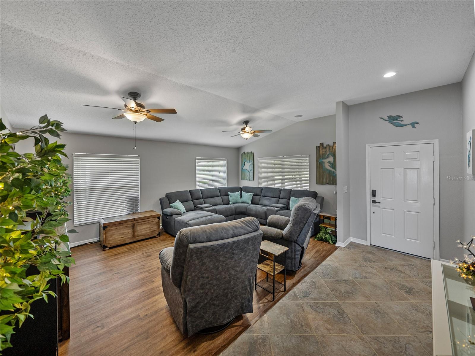 Listing photo id 5 for 1701 Bonita Bluff Court