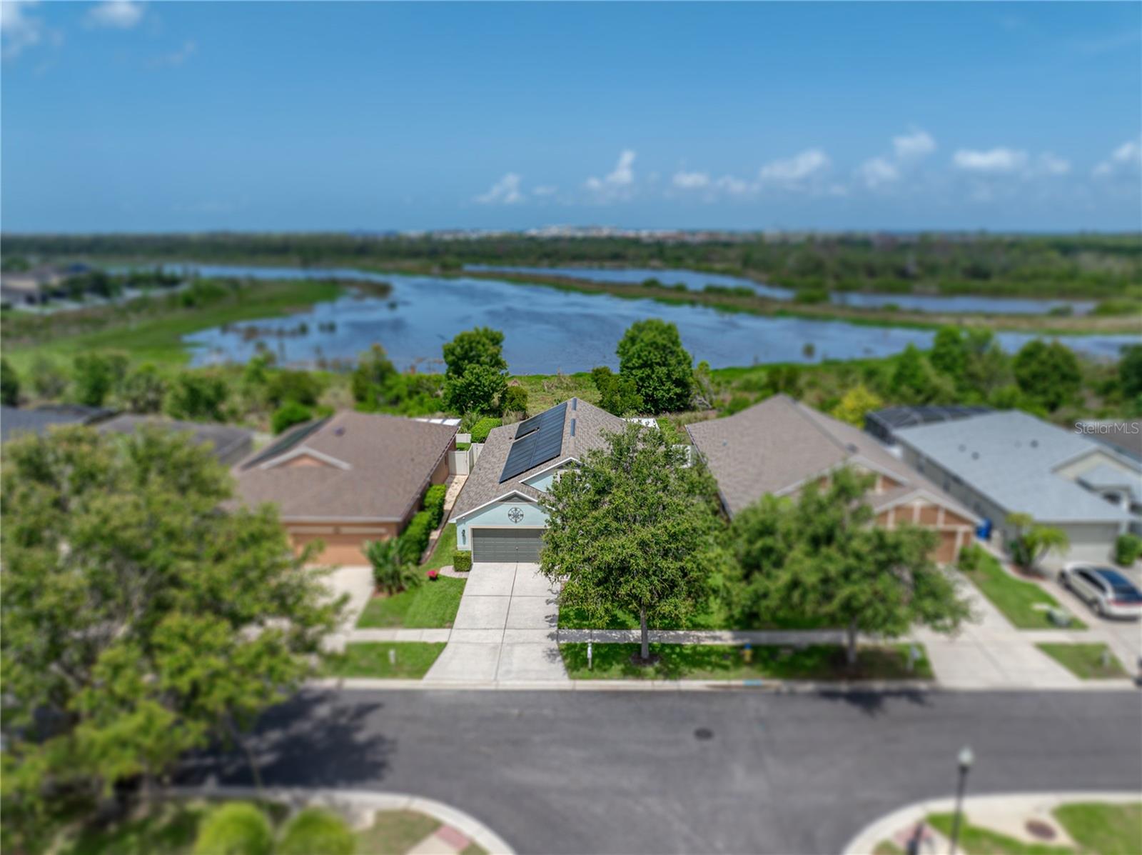 Listing photo id 77 for 1701 Bonita Bluff Court