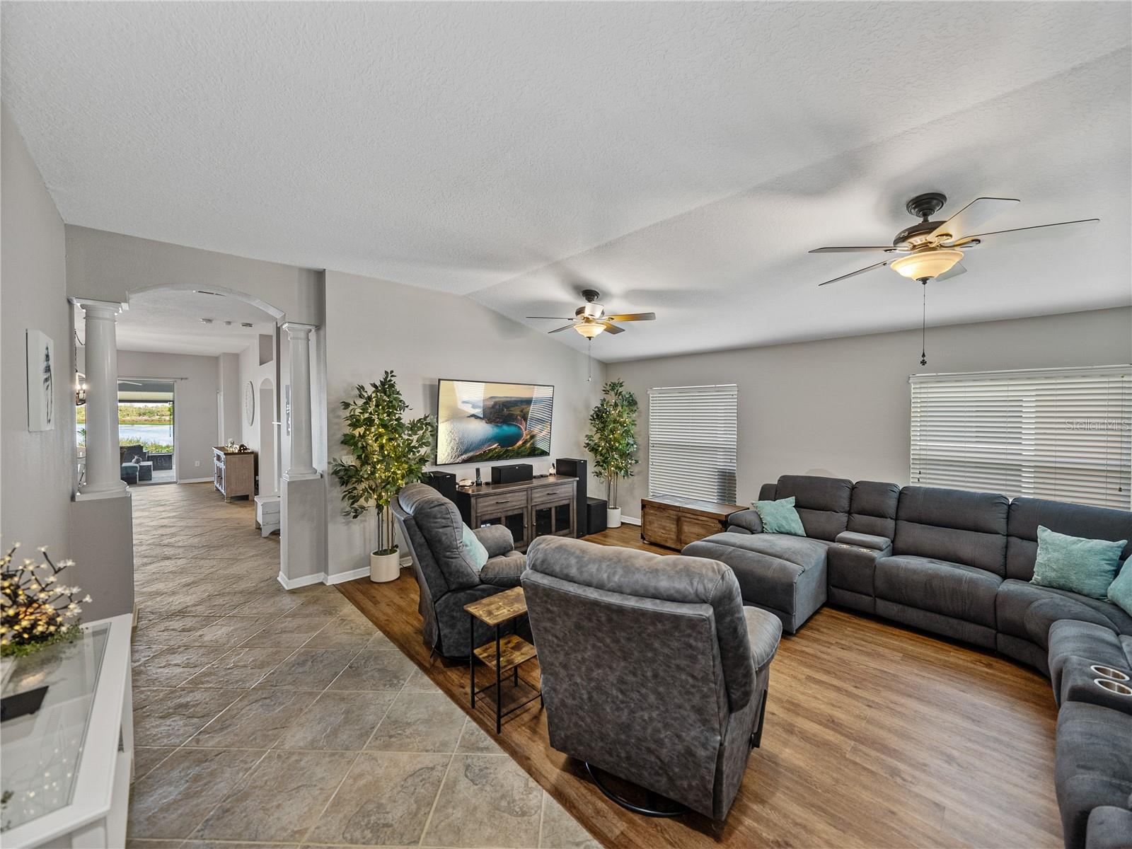Listing photo id 6 for 1701 Bonita Bluff Court