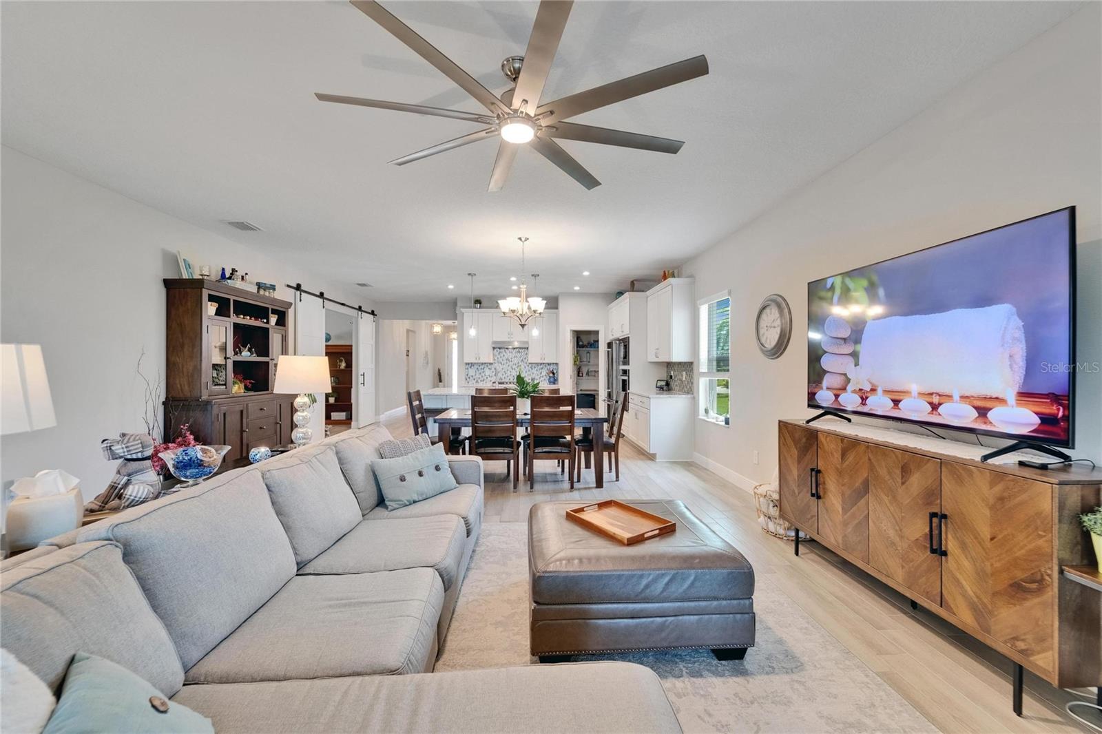 Listing photo id 13 for 7116 Estero Court