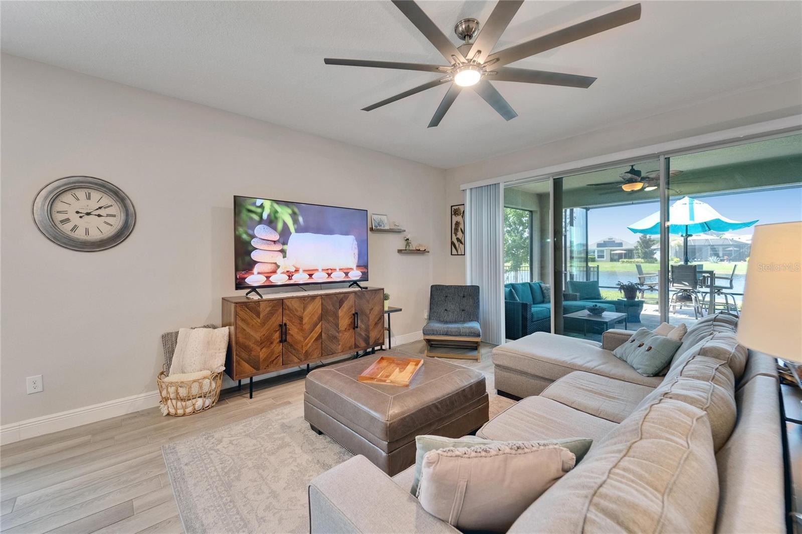 Listing photo id 14 for 7116 Estero Court