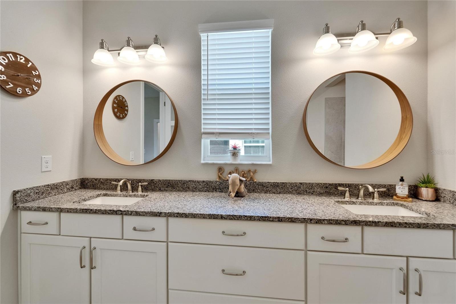 Listing photo id 32 for 7116 Estero Court