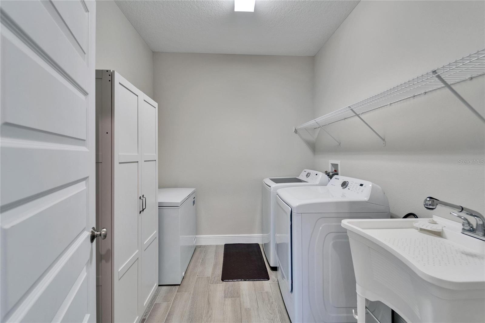 Listing photo id 43 for 7116 Estero Court