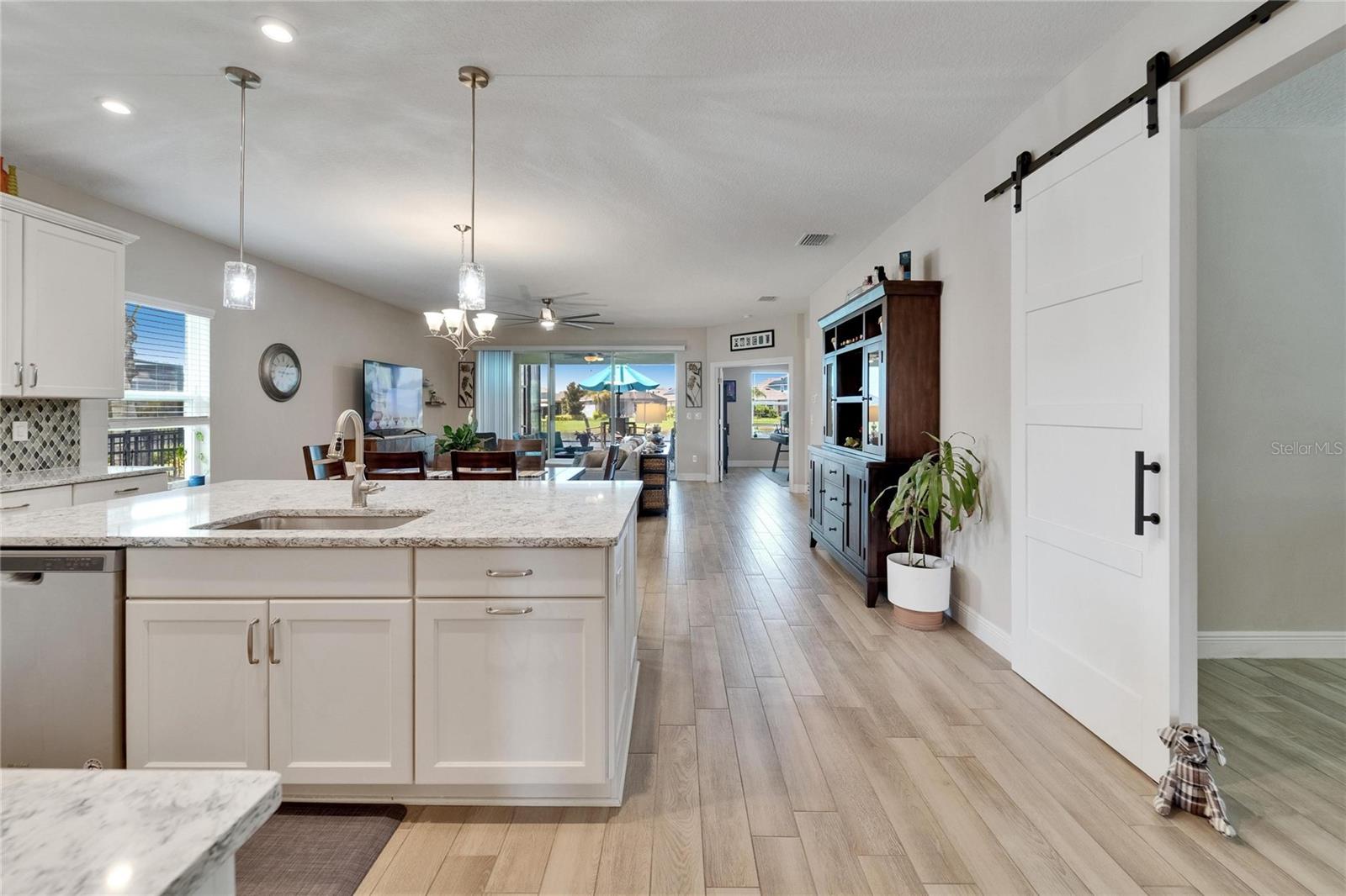 Listing photo id 4 for 7116 Estero Court