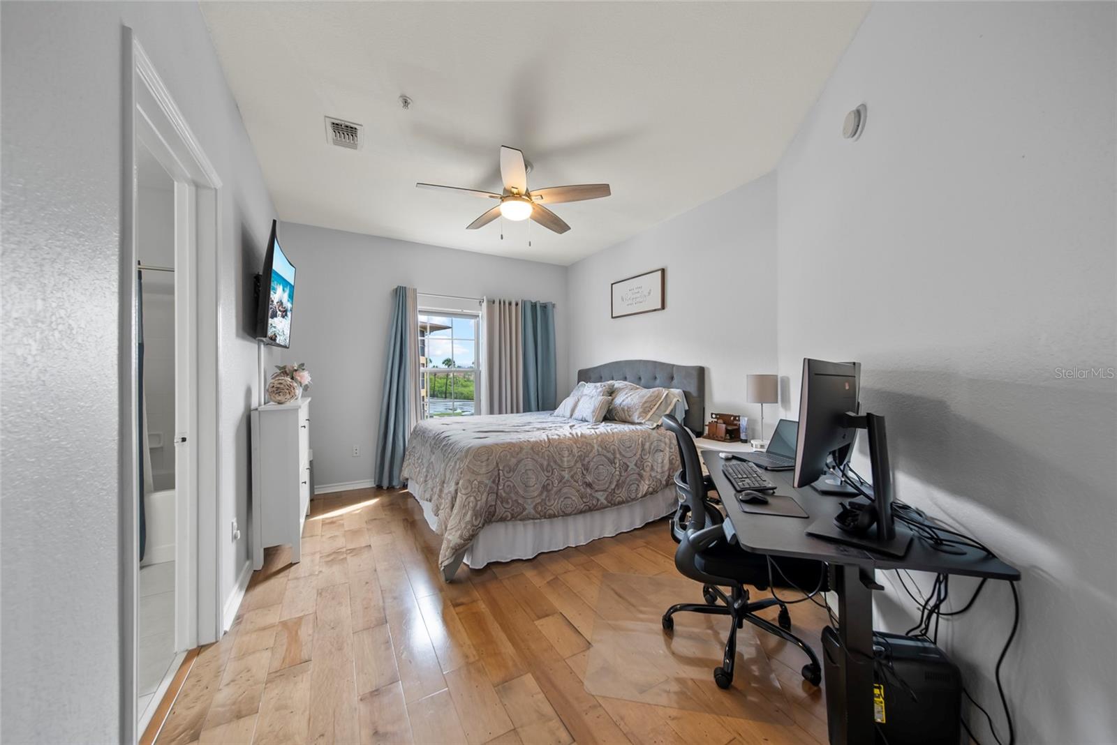 Image 17 of 25 For 4306 Bayside Village Drive 201