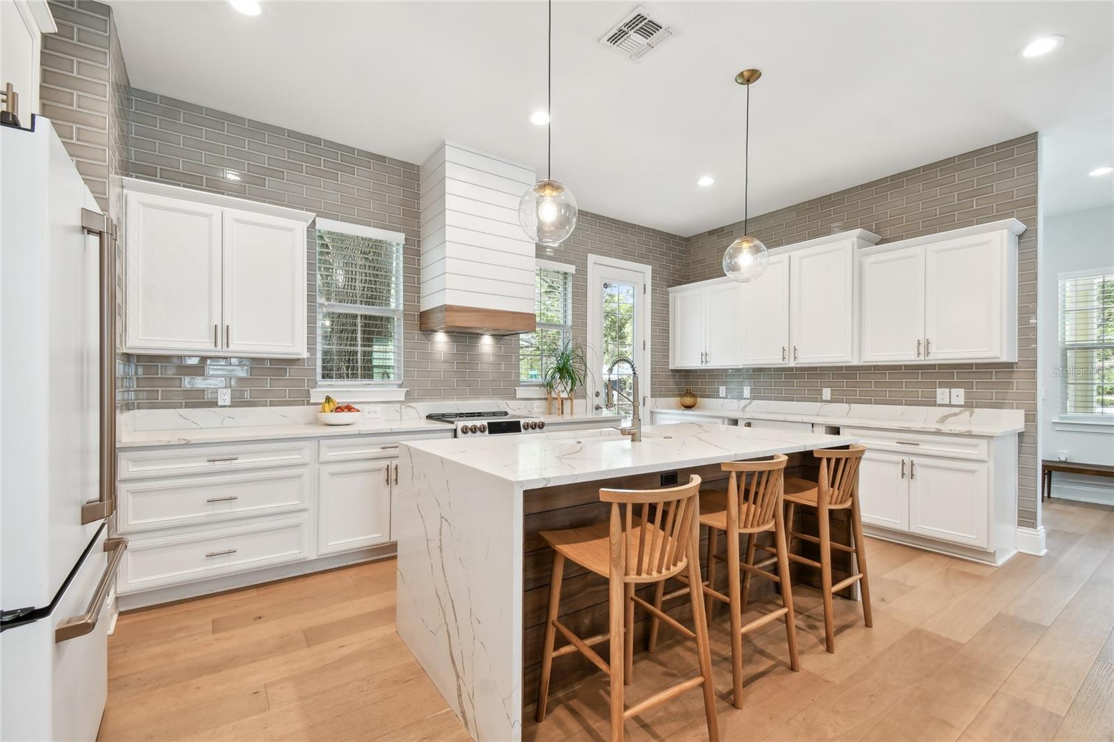 Image 12 of 58 For 238 7th Avenue S