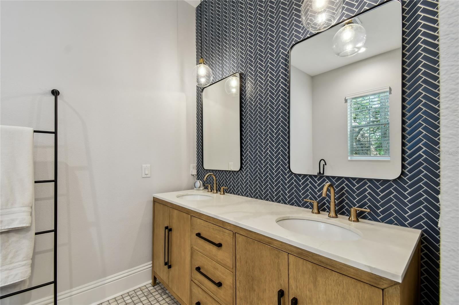 Image 34 of 58 For 238 7th Avenue S