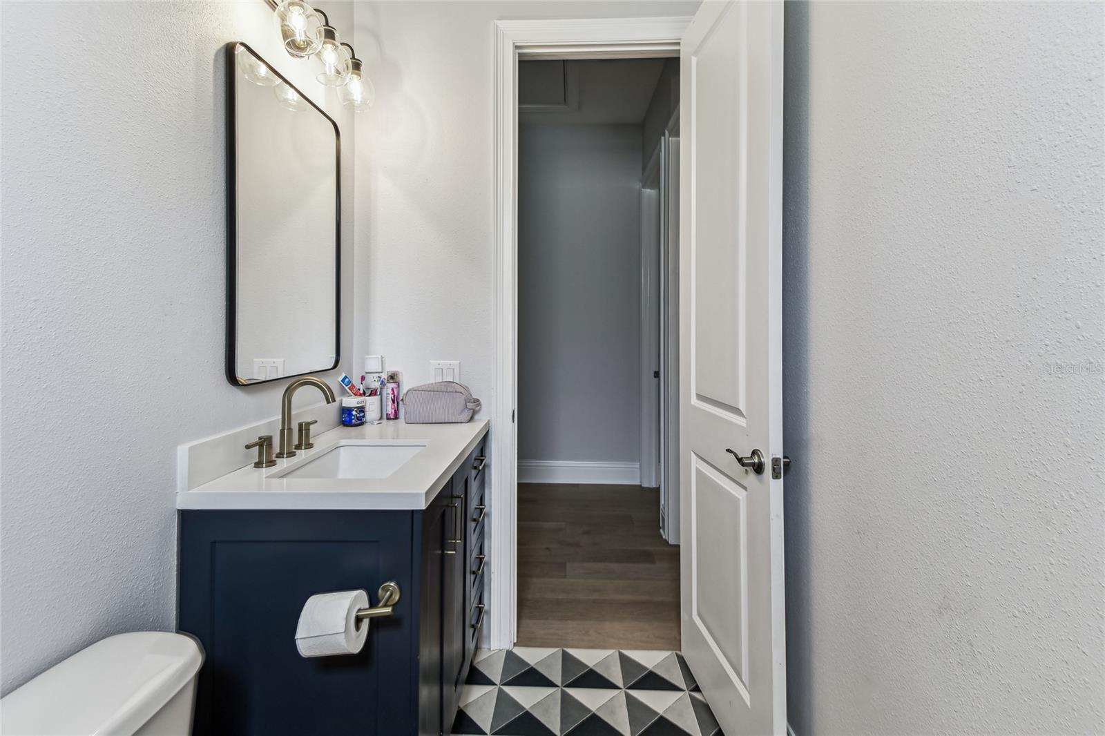 Image 42 of 58 For 238 7th Avenue S