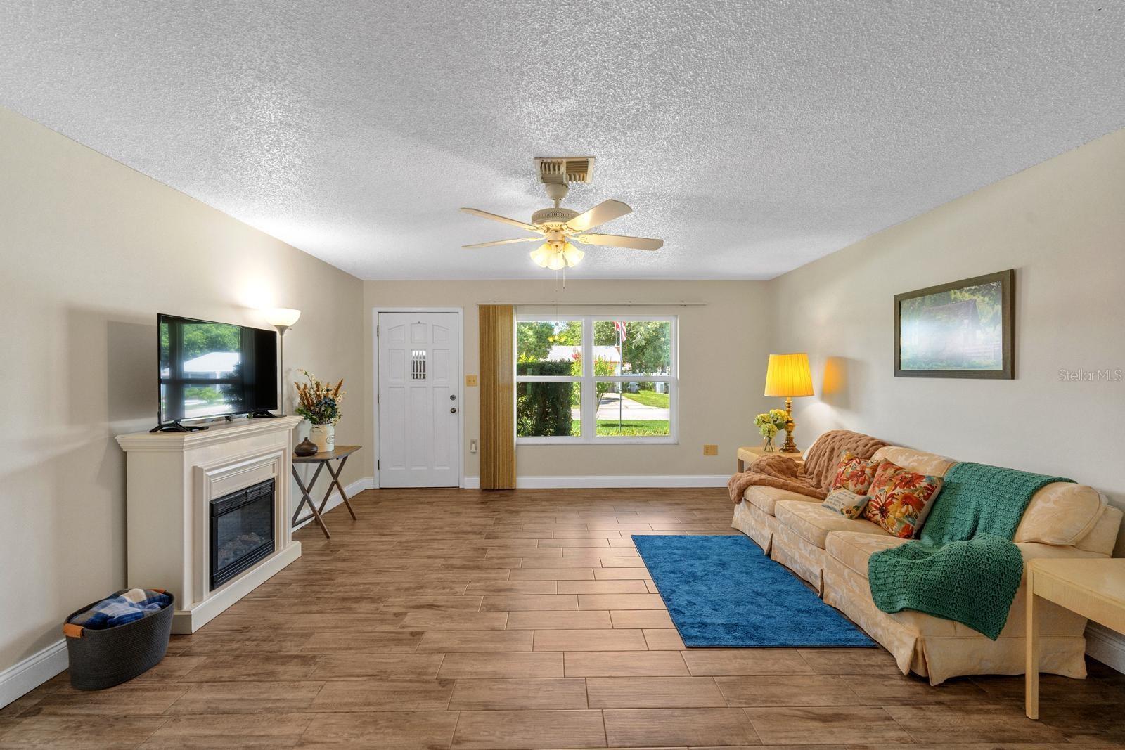 Image 4 of 26 For 2825 Woodcrest Lane