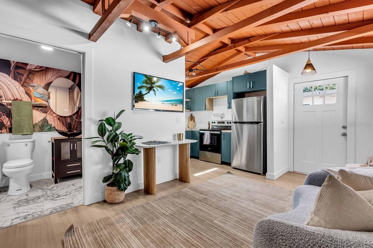Image 3 of 8 For 2511 18th Avenue N