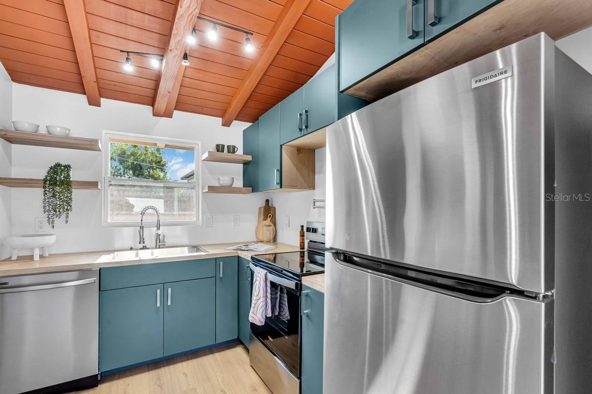 Image 4 of 8 For 2511 18th Avenue N
