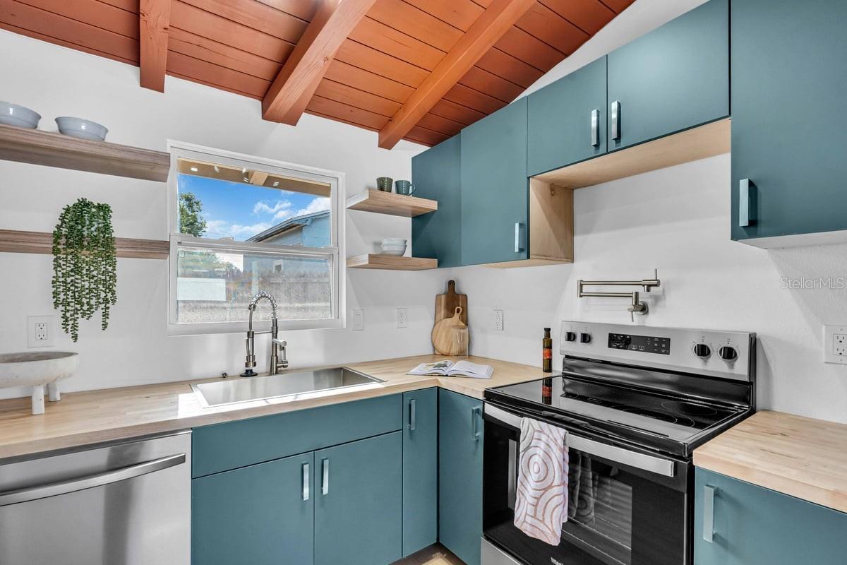 Image 5 of 8 For 2511 18th Avenue N