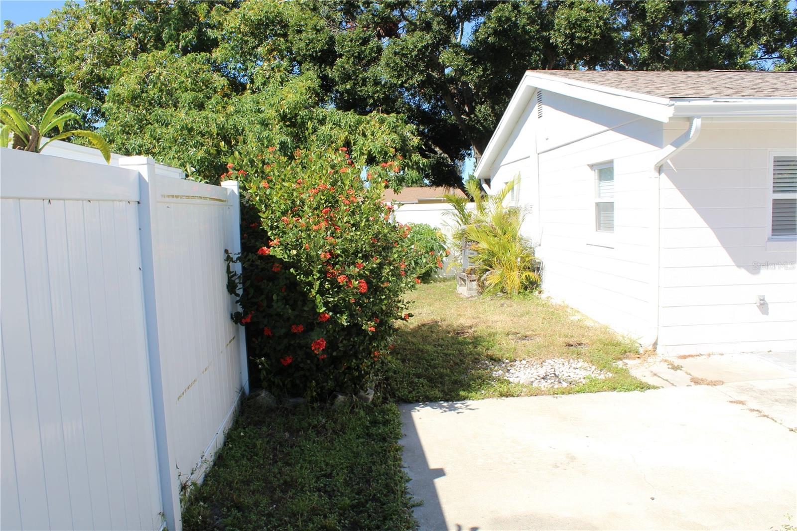 Image 36 of 45 For 3649 60th Street N