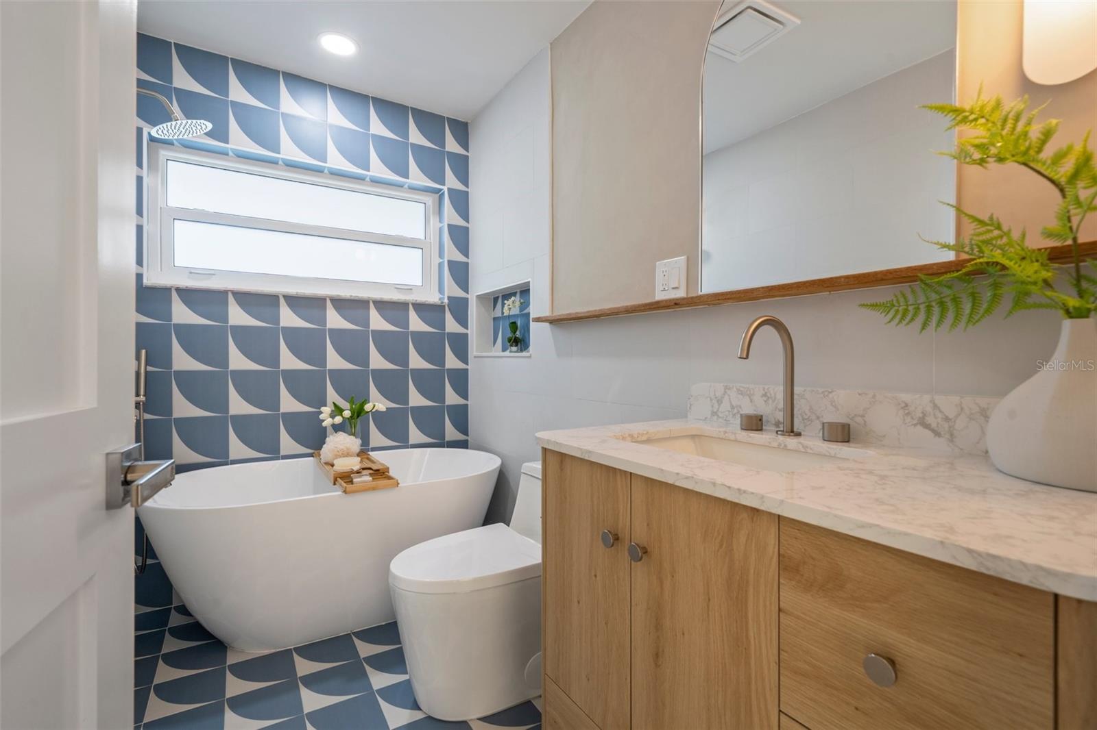 Image 43 of 63 For 243 45th Avenue Ne